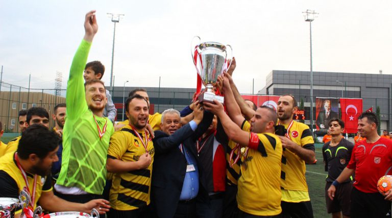 Beyçelik kupanın sahibi oldu Beyçelik kupanın sahibi oldu
